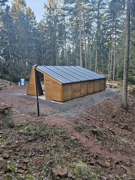 Referenzen Stehfalz- & Leistendeckung GreenCoat® Farbe RR41